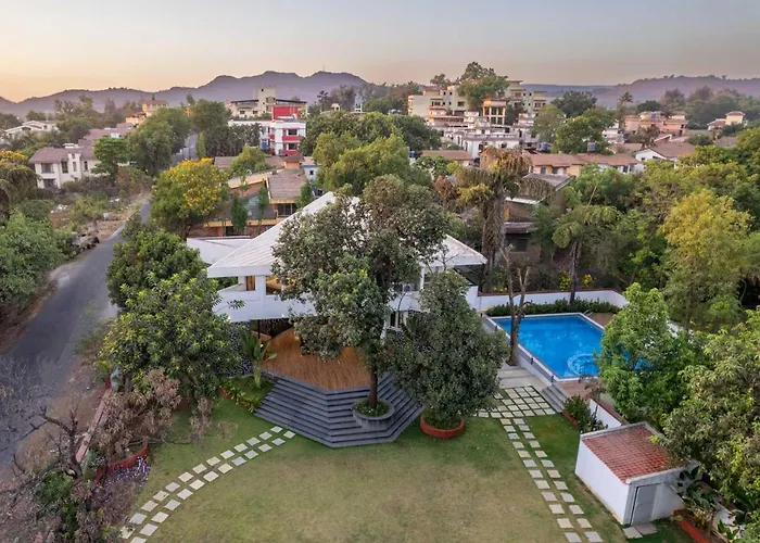 The Grey Medley: Mediterranean Oasis with Pool and Gazebo